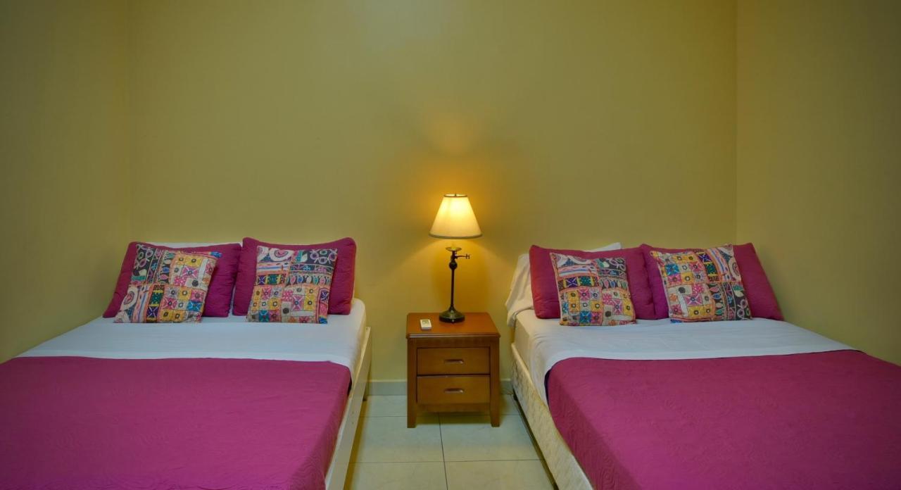 Pista Q Hostel And Apartments Oranjestad Exteriör bild