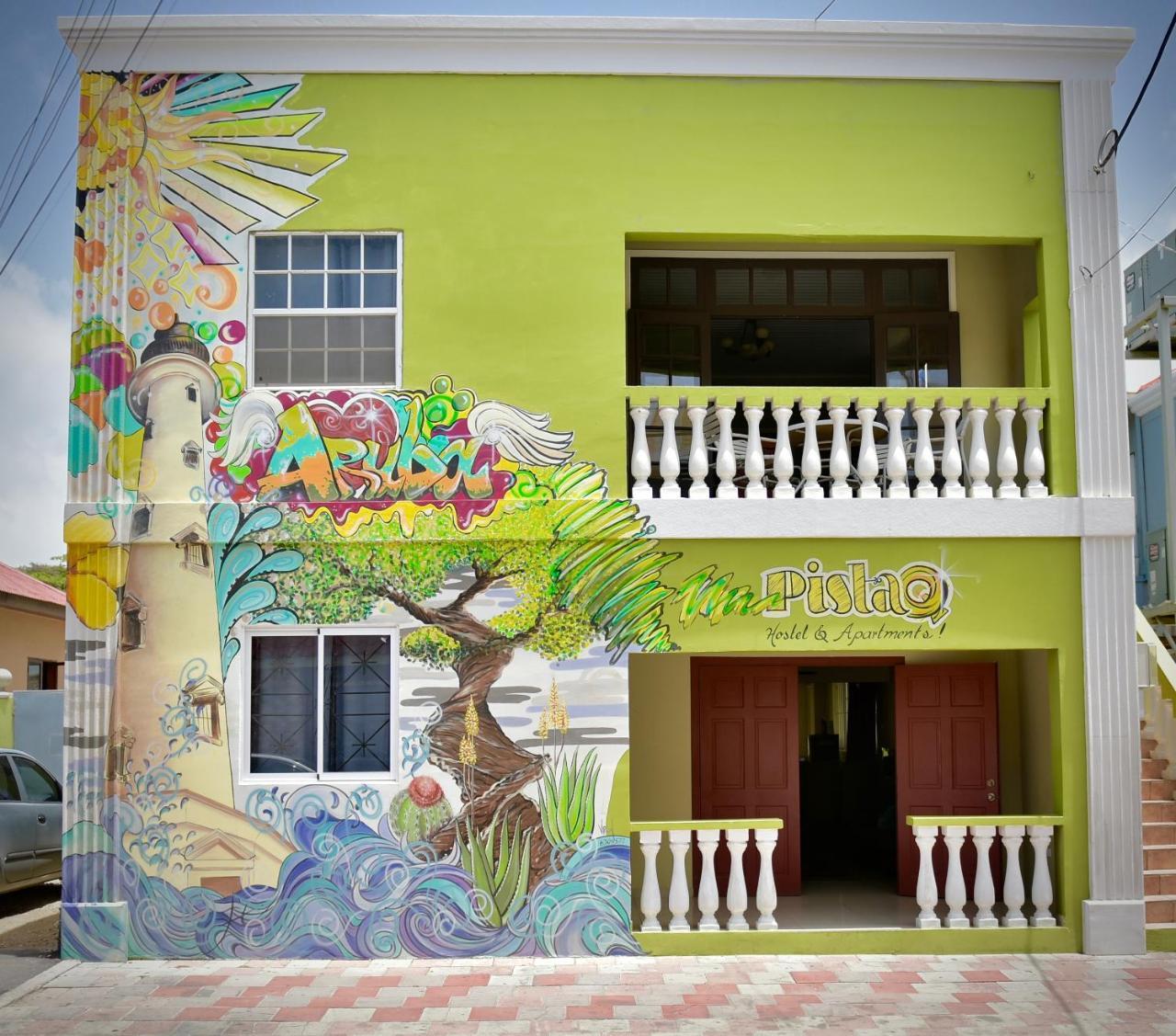 Pista Q Hostel And Apartments Oranjestad Exteriör bild